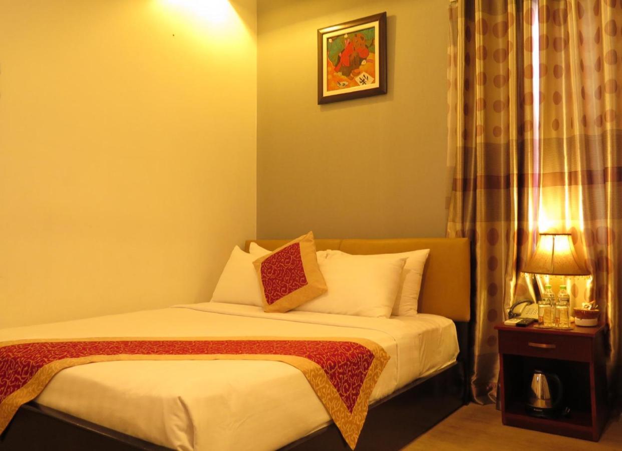 Sunflowers Hotel Airport Хошимин Екстериор снимка