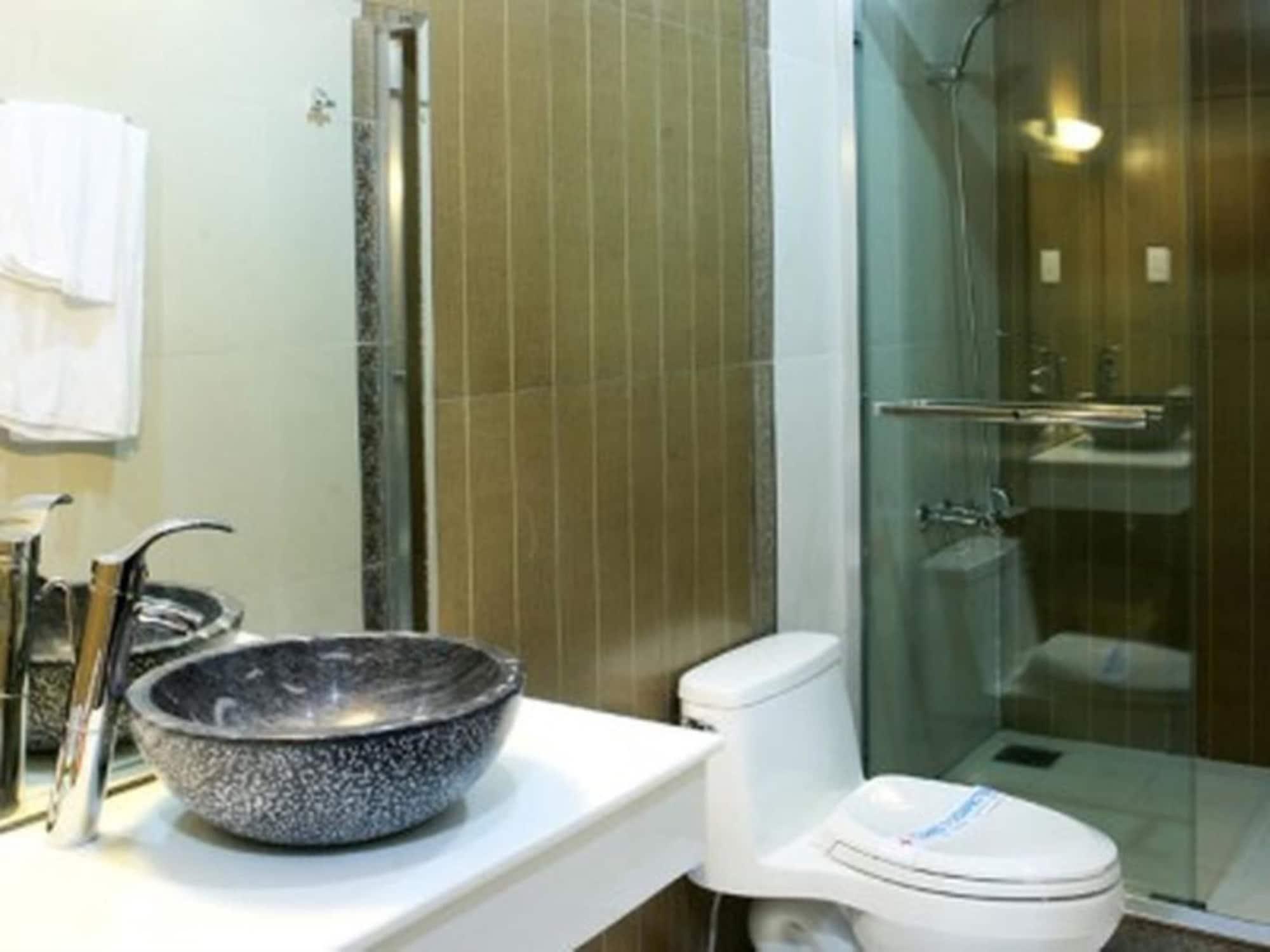 Sunflowers Hotel Airport Хошимин Екстериор снимка