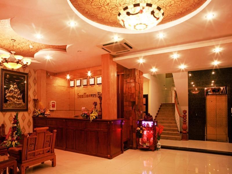 Sunflowers Hotel Airport Хошимин Екстериор снимка