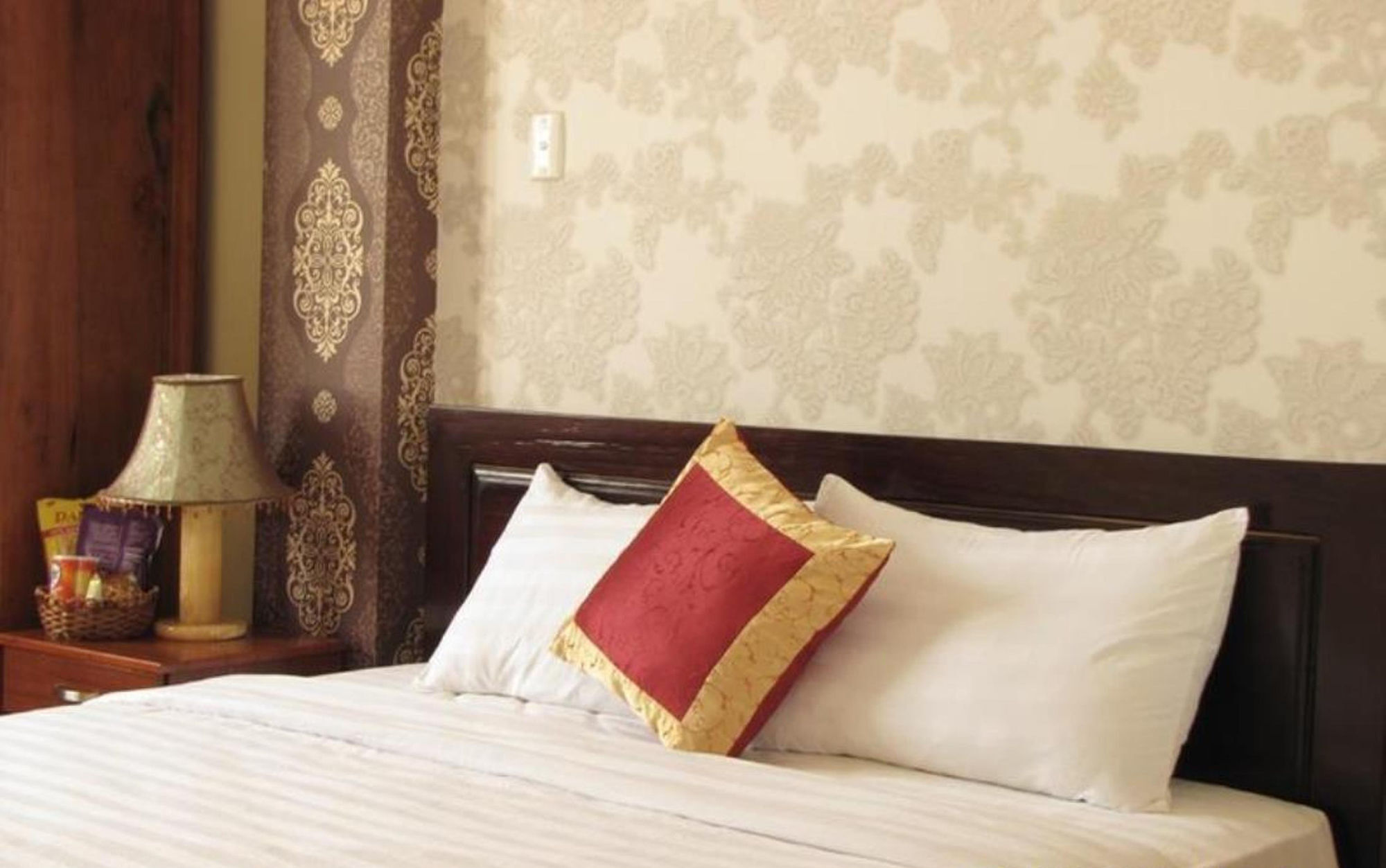 Sunflowers Hotel Airport Хошимин Екстериор снимка