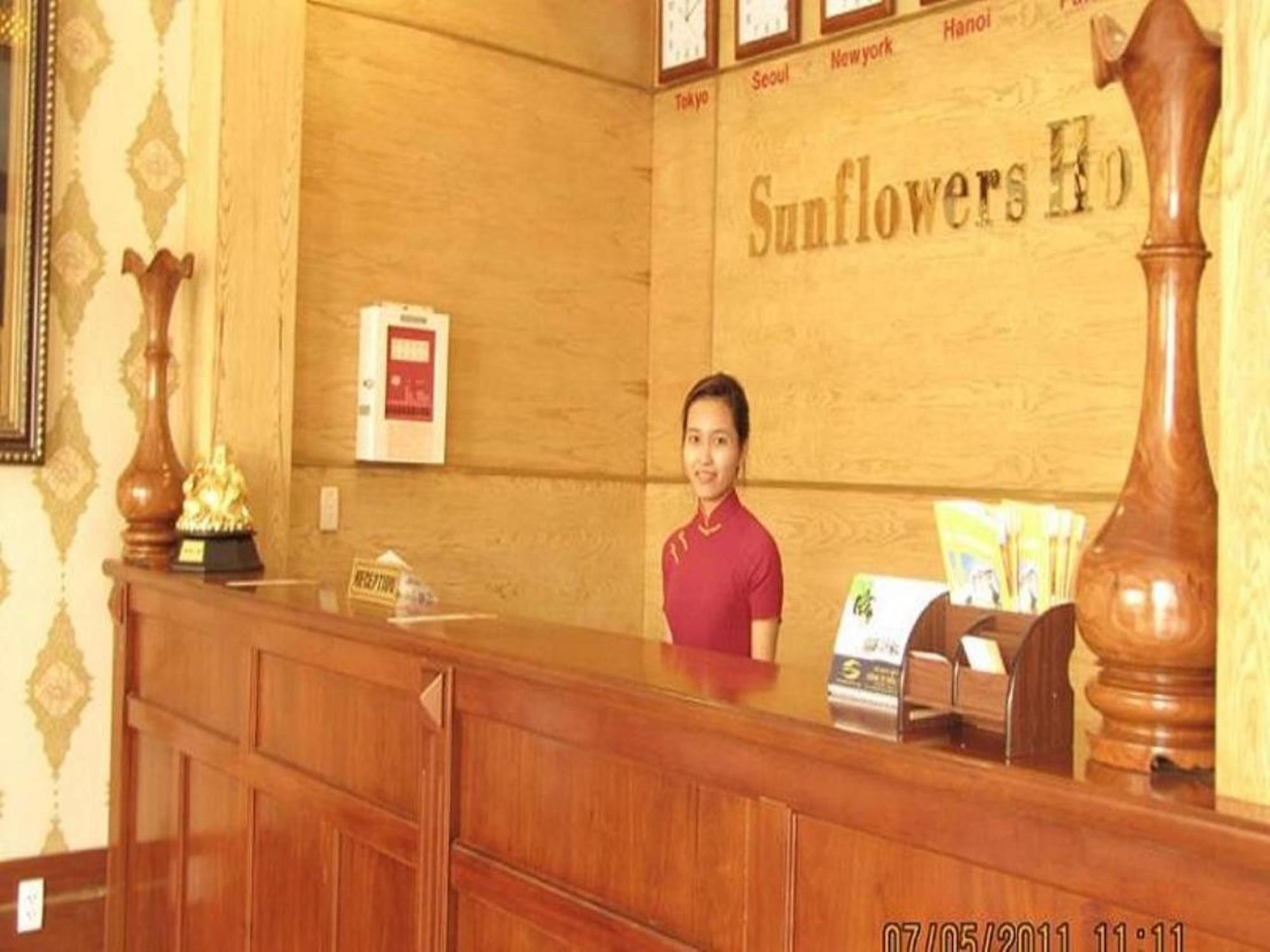 Sunflowers Hotel Airport Хошимин Екстериор снимка